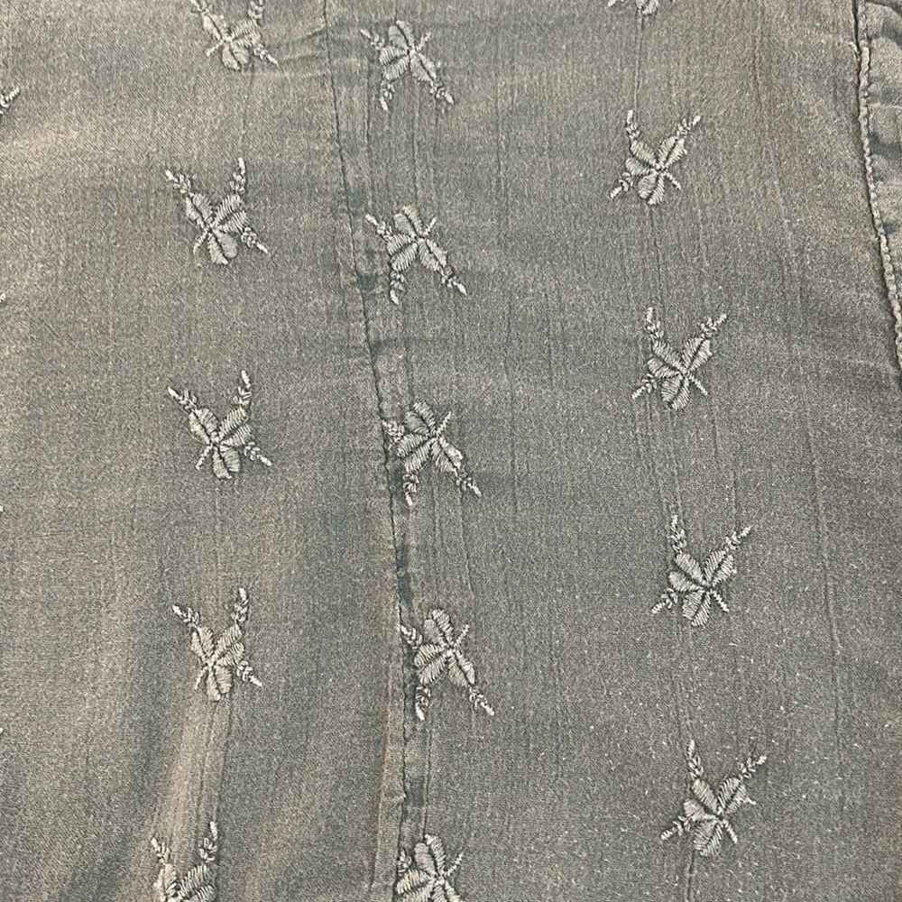 Sundance Embroidered Ruffle Button Front Top.    Medium - Picture 5 of 7